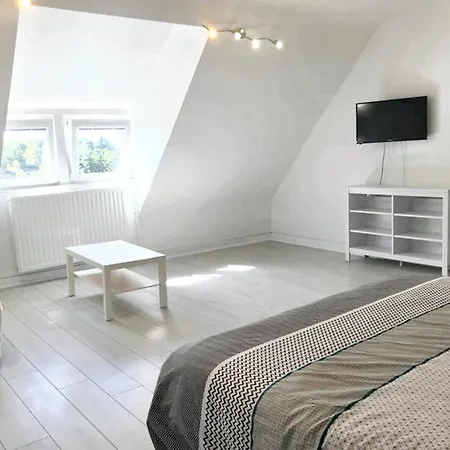 Maison Conviviale A Avec Terrasse Et Jardin * Bagnols (Puy-de-Dome)