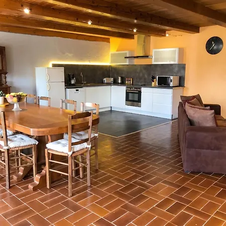Maison Conviviale à Avec Terrasse Et Jardin Casa de Férias Bagnols (Puy-de-Dome)